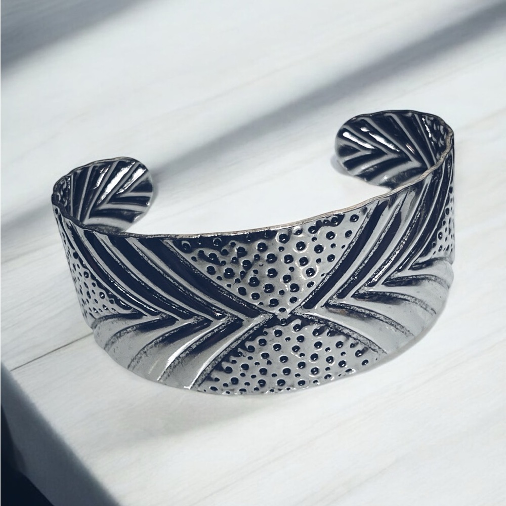 Silver Nature-Inspired Cuff Bracelet with Intricate Design